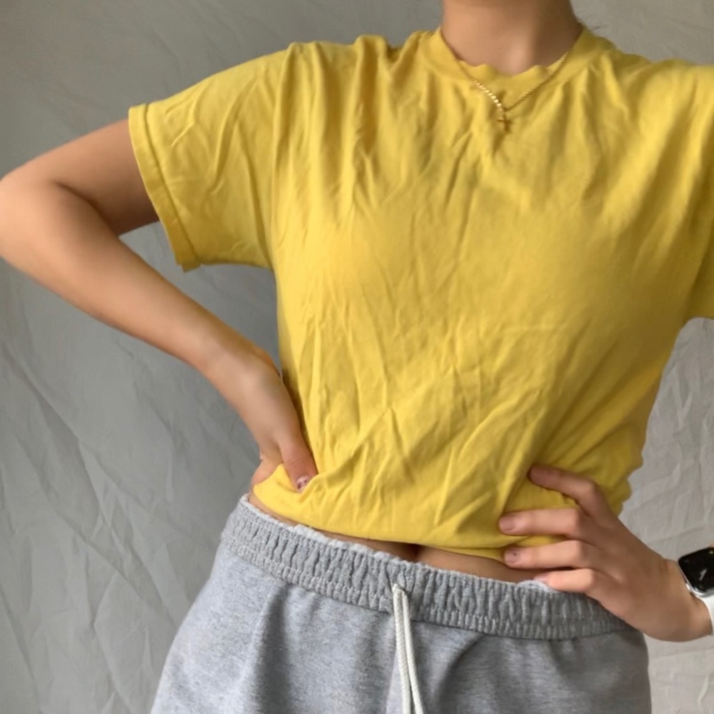 Basic yellow tee🌼 - Picture 3 of 6
